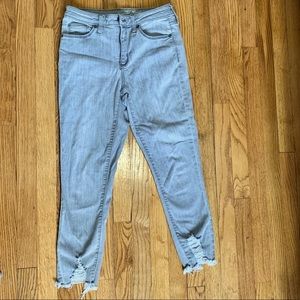 Great fitting grey pants.